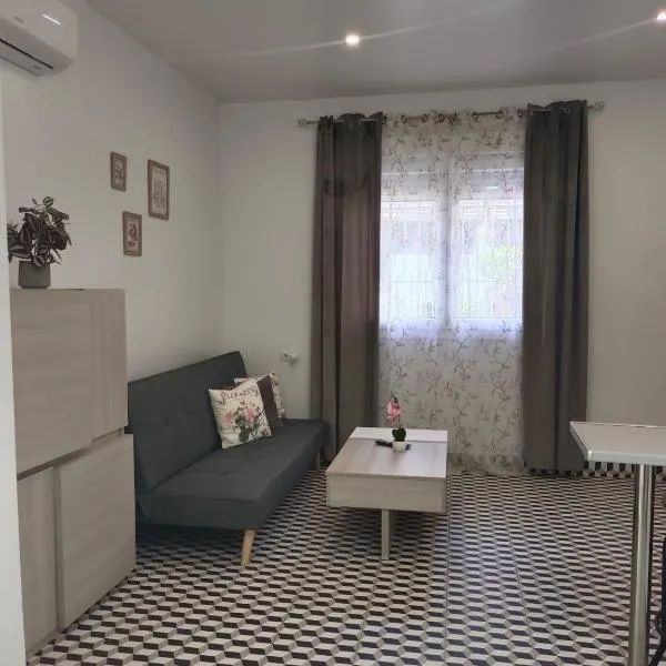 RockSide Residences Suites La Línea N1, hotel in La Línea de la Concepción