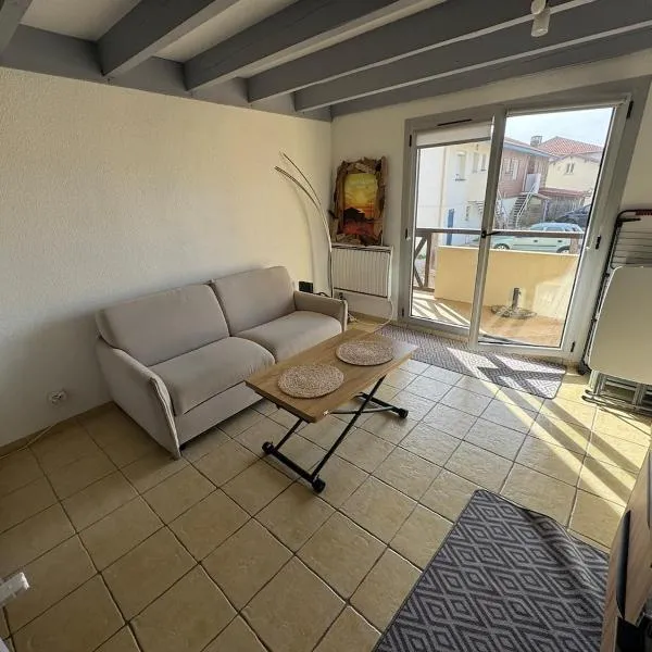 Appartement au bord de l'océan โรงแรมในวิแอล-แซ็งต์-ฌีรงส์
