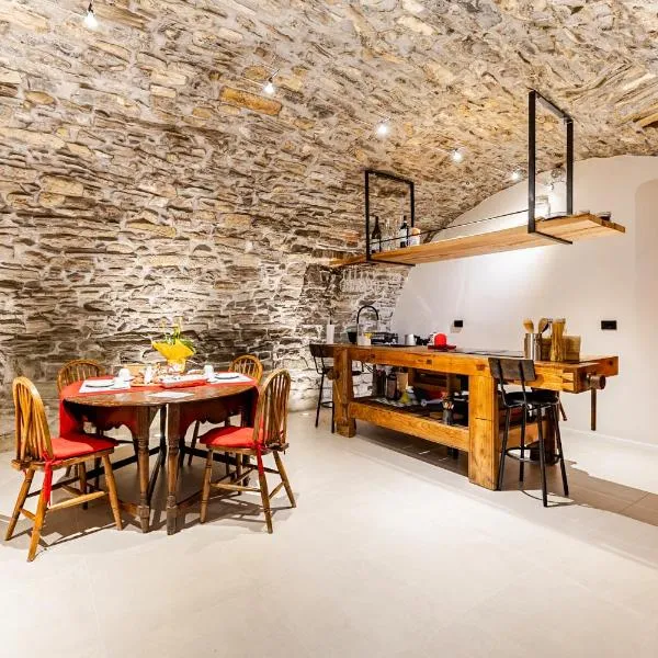 Cantina 10 - Authentic Stone Retreat - Lake Como, hotel in Pognana Lario