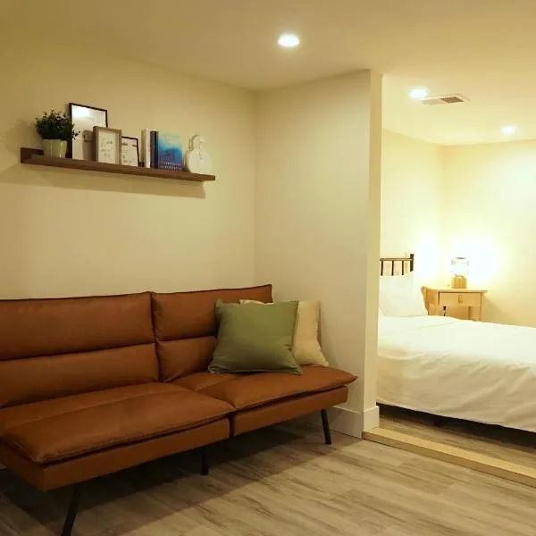 ION House - near shopping and Kennedy subway, hotel a Toronto