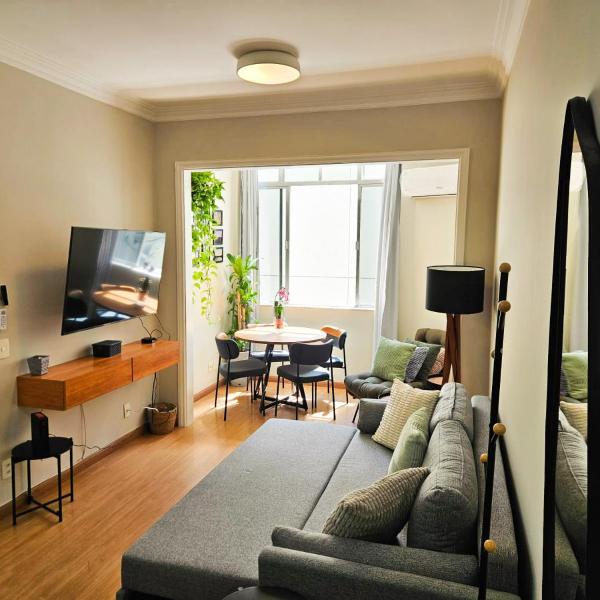 Stylish 2BR in Leblon, 2 Blocks to Beach