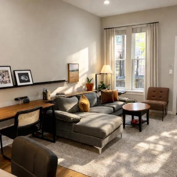 Flexhome West Town - Spacious 2BR Duplex, hotel a Chicago