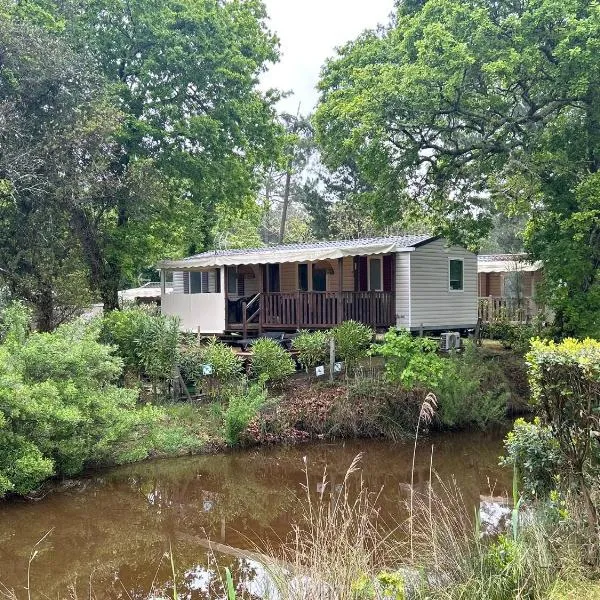 Mobil home Lège-Cap-Ferret Camping 4 étoiles Les Viviers، فندق في ليج-كاب-فيري