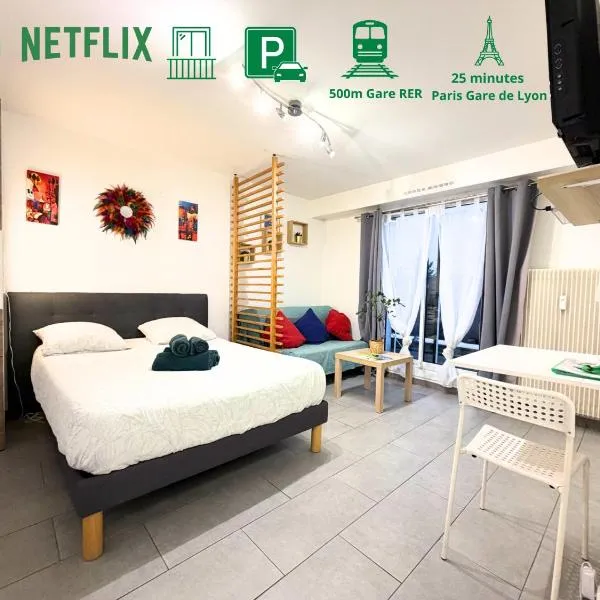 Suite Athéna - Melun gare RER - Studio avec Balcon et parking, hotel v destinaci Melun