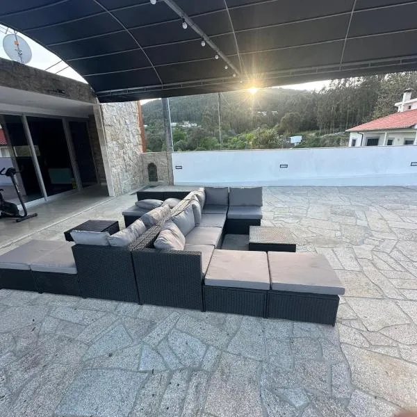 Leonchic - Guest House com Piscina de Água Salgada、バルセロスのホテル