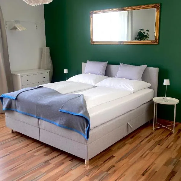 Studio Cleo - ein Raum - Bad extern – hotel w mieście Pörtschach am Wörthersee