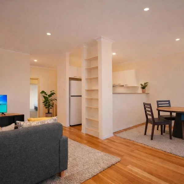 Modern 2BR Townhouse with BBQ & Pool Access, hotel v destinácii Muswellbrook