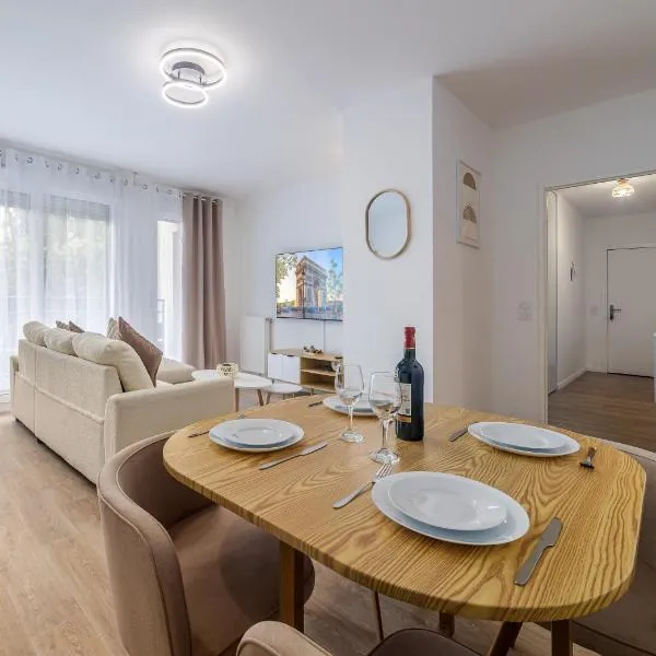 2 Bedroom Apartment for 6 with Private Parking - Elevator - High-Speed WiFi, hotel di Champigny-sur-Marne