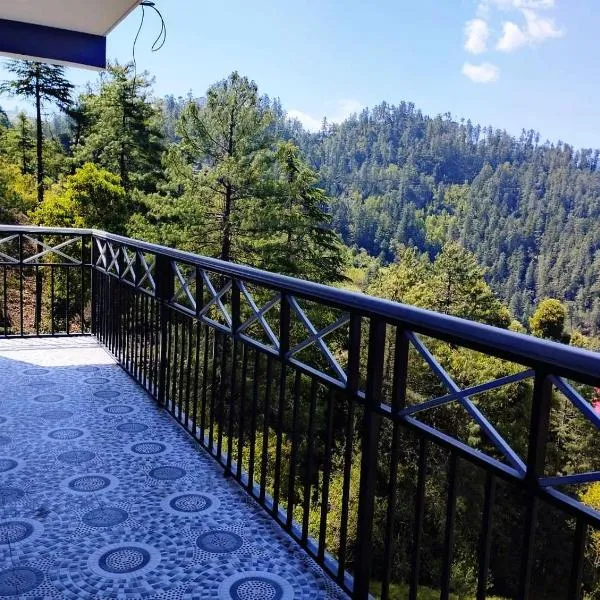 Mjestic 2 BHK apartments - Baldeyan Breeze near NALDEHRA GOLF COURSE、シムラーのホテル