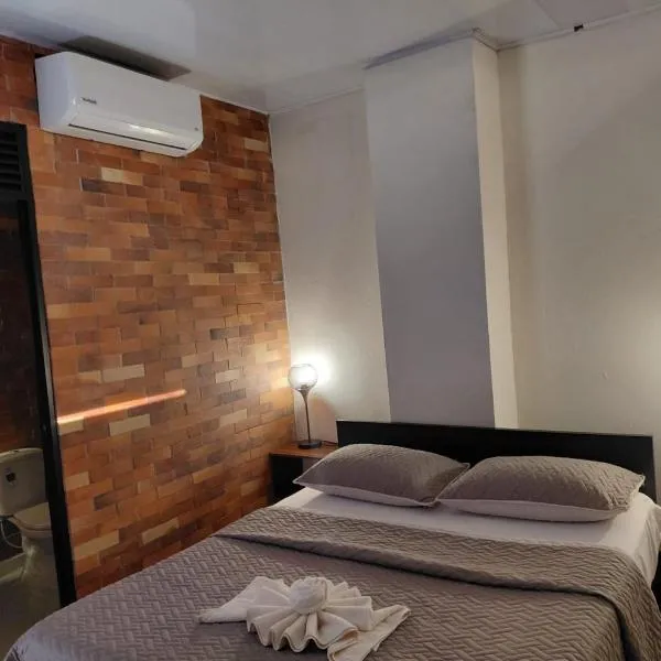 Hotel LA HERRADURA, hotell sihtkohas Agua Azul