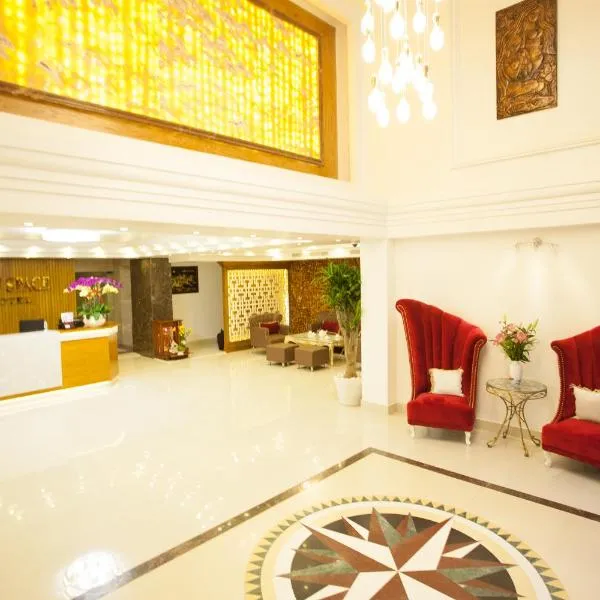 New Space Hotel Airport، فندق في مدينة هوشي منه