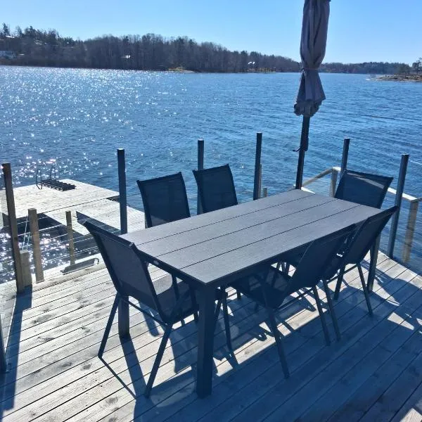 Exklusivt hus på strandtomt, hotel i Opp-Norrby