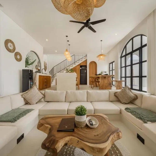Sagapo Villas - 2BR Private Pool Villa with Seaview Rooftop Uluwatu, khách sạn ở Ungasan