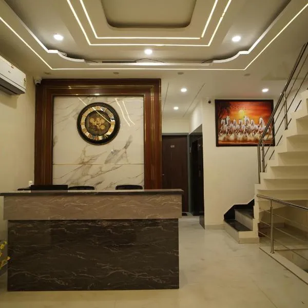 Hotel KALRA 300 Mtr from golden temple, hotel em Amritsar
