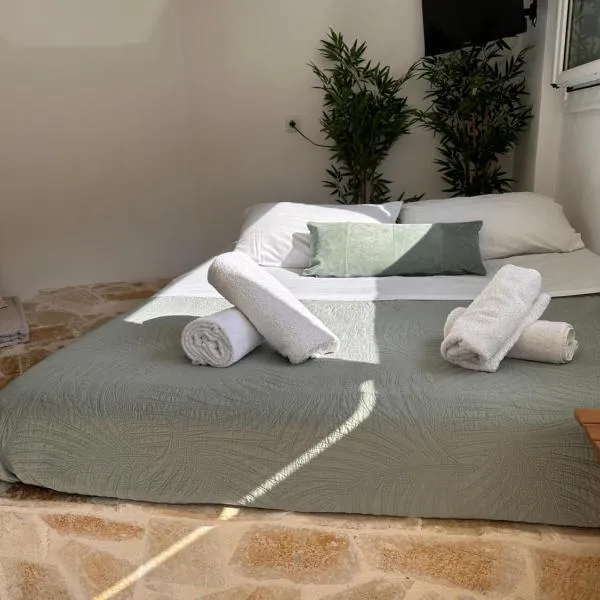 Olive tree studio ,Corfu Town, hotel in Agios Rokkos