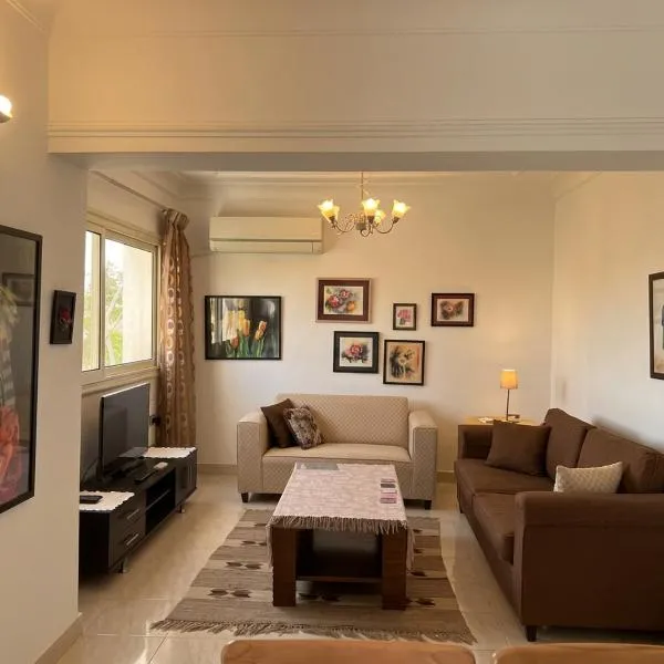 Maison de Lama - Expat friendly, AirCon, Garden access, Hotel in Kairo