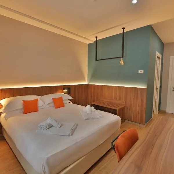 Moody smart & comfy Hotel، فندق في تيرانووفا براتشولي