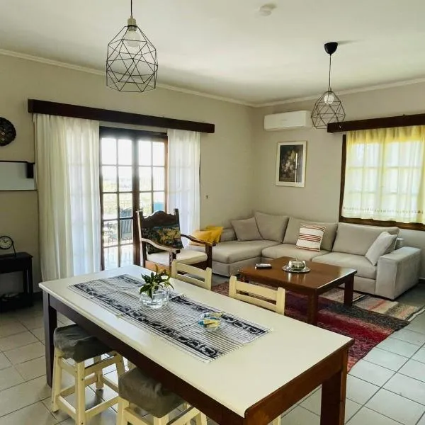 Olive Land Spacious Apartment, hotel sa Nikópolis