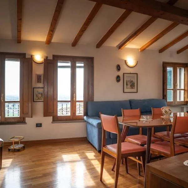 Appartamento Toscano in centro con vista ,A-C e Wi-fi, Hotel in Castiglion Fiorentino
