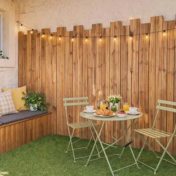 Grand studio centre La Roche-Chalais, Terrasse, Parking, Fibre, hotel di La Roche-Chalais