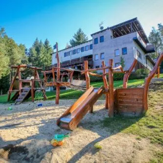 Marina Orlík, hotel Kovářovban