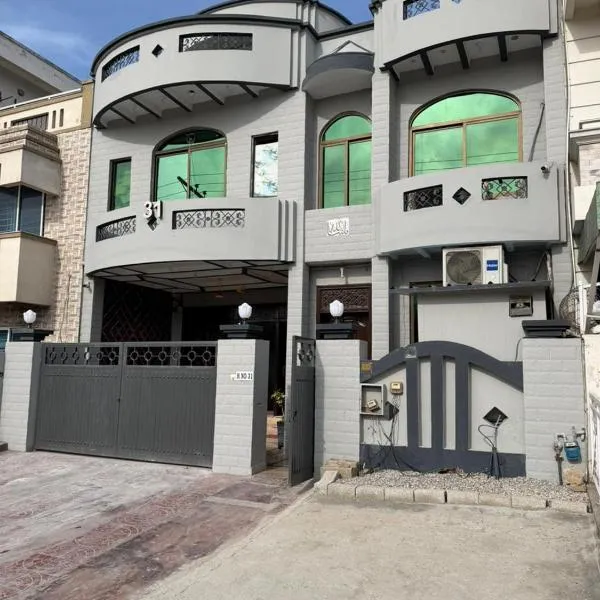 MadCrew GuestHouse, khách sạn ở Islamabad