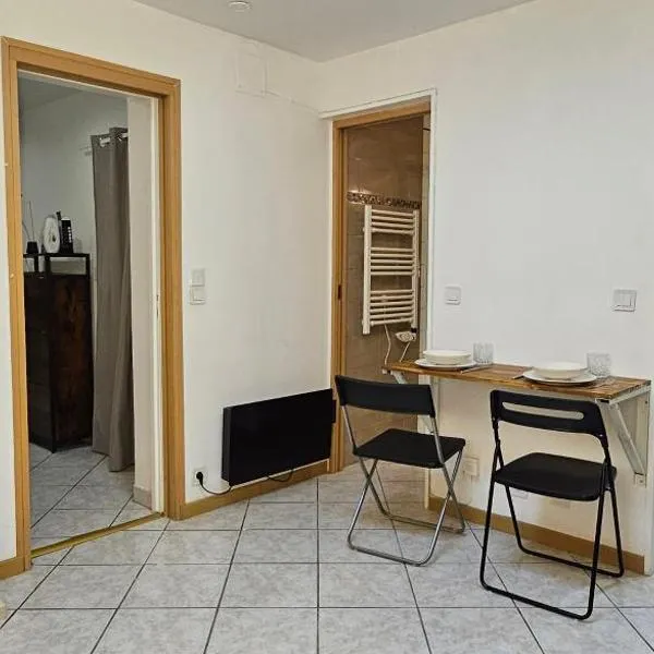 Studio Cozy Paris & Disneyland, hotel in Bry-sur-Marne