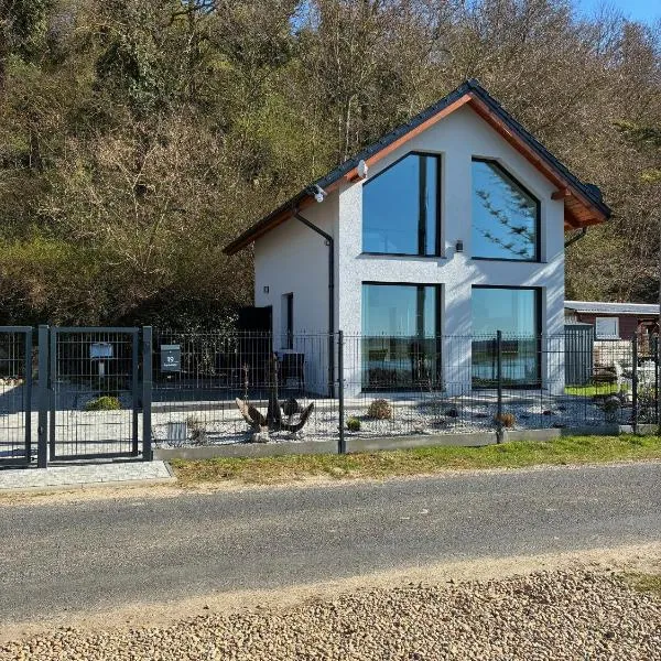 Domek Nad Odrą, hotelli kohteessa Krajnik Dolny