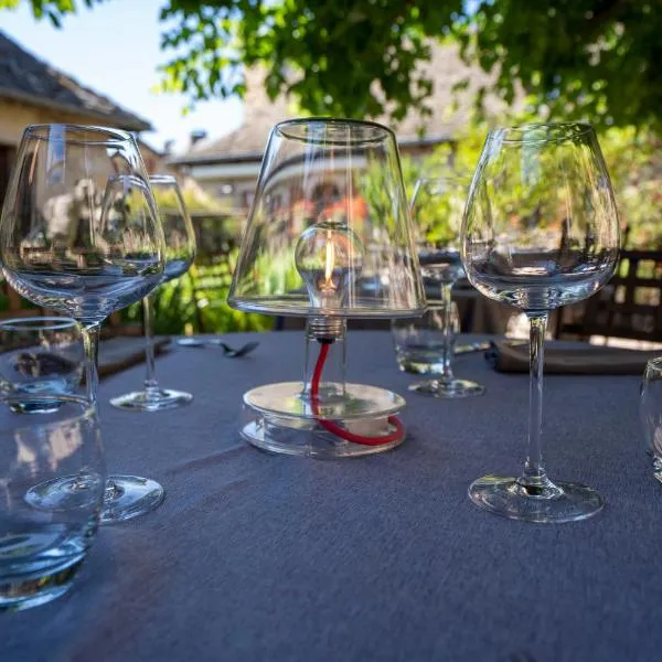 Hôtel-Restaurant Au Moulin d'Alexandre، فندق في Sainte-Eulalie-dʼOlt