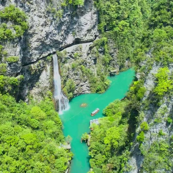 Zhangjiajie में, होटल Zhangjiajie Grand Canyon Hotel - Free pick-up from the Grand Canyon Glass Bridge Scenic Area to the hotel - Paid equestrian show - About 25 minutes drive to the Forest Park Scenic Area-Luggage storage
