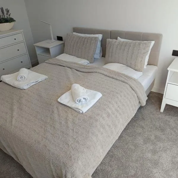 PINEA 2 BEDROOM APARTMENT WITH Sea VIEW, hotel i Pobierowo