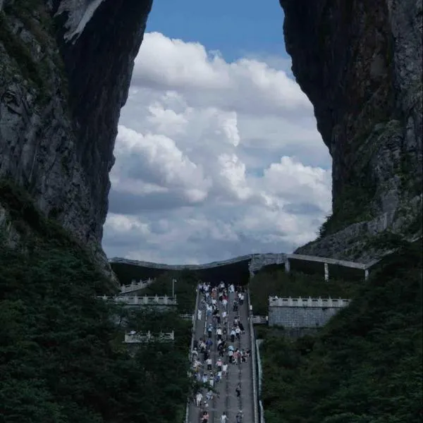 Zhangjiajie Waterfront Huajian Inn& Tianmen National Forest Park & Free pick up service, hotel a Zhangjiajie