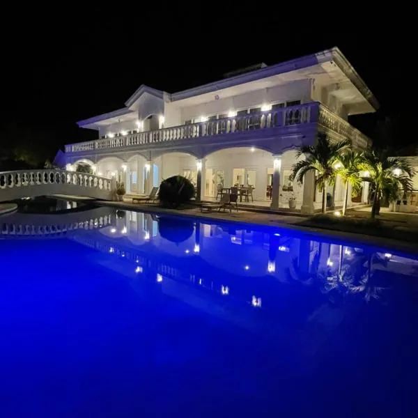 Casablanca by the sea, hotel di Olango Island