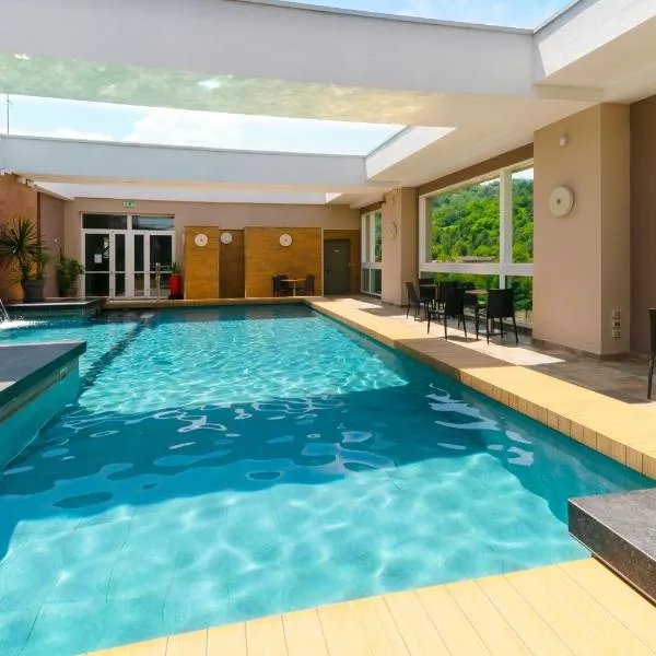 Admiral Park Hotel by Falco D'Oro Hotels, מלון בצולה פרדוסה