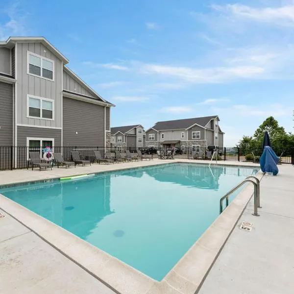 Spring Special Hot Tub King Beds No Steps No Dog Fee, hotel v destinaci Branson