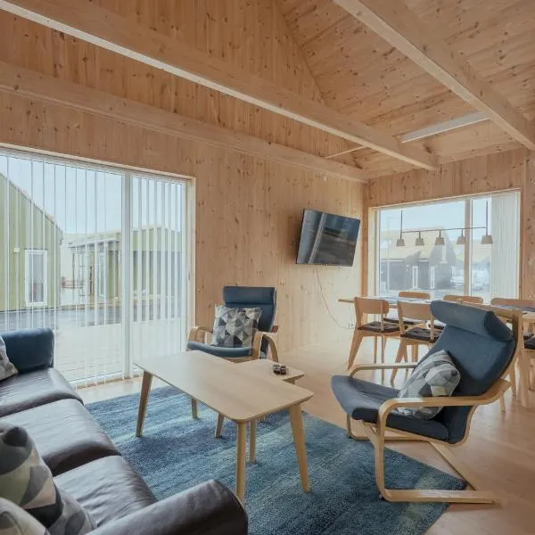 Smæran - vacation home - calm - village life, Hotel in Sandur