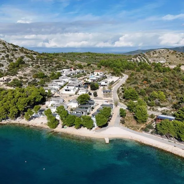 Ahoi House 7 Luxus Ferienhaus direkt am Meer mit Terrasse ideal für Familien, hotel i Drage