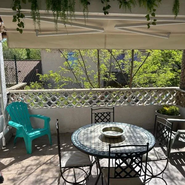 Les hiboux du Sud, hotel u gradu Quissac