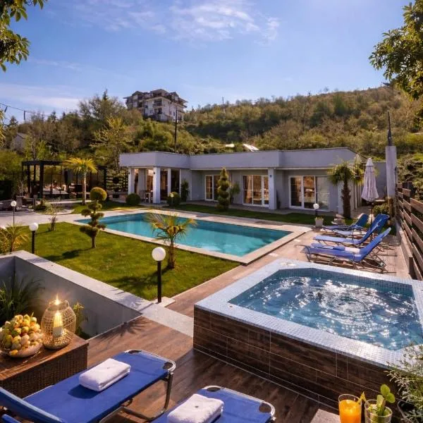 Villa Dimo Topal Luxury Suites with Pool & Jacuzzi, Hotel in Ohrid