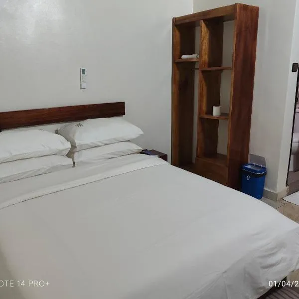 ERYL Hôtel, hotel em Yamoussoukro
