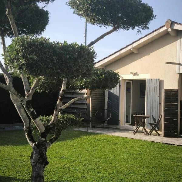 Chambre calme proche de Bordeaux avec petit-déjeuner, hotel di Cénac
