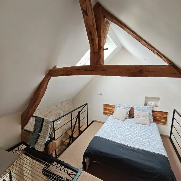 Le Box Circuit Magny-Cours, hotel in Saint-Parize-le-Châtel
