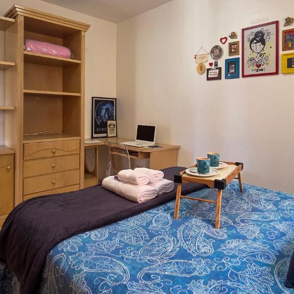 Quarto de casal em apartamento no Centro de Foz