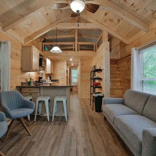 Lena Cabin Wooded Tiny Cabin - Hot Tub, hotel din Chattanooga