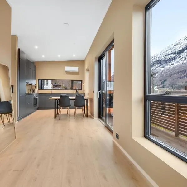 Aurora Apartments - Stryn View, hotel in Stryn