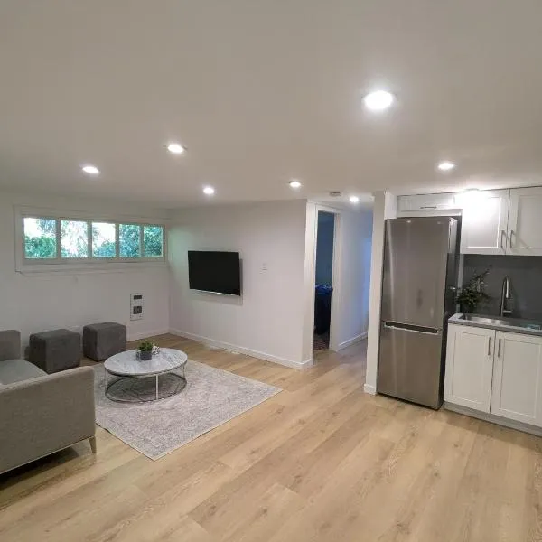 Entire Garden Suite in North Vancouver, Hotel in North Vancouver