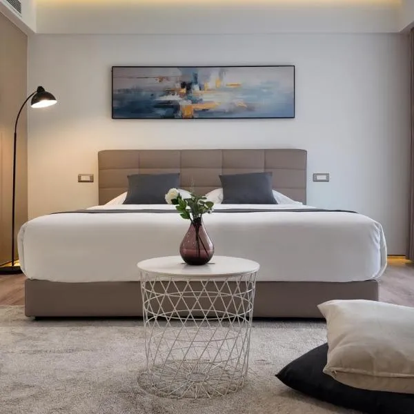 CCLUX Suites - Port Hub & Express Check-in, hotel i Piræus