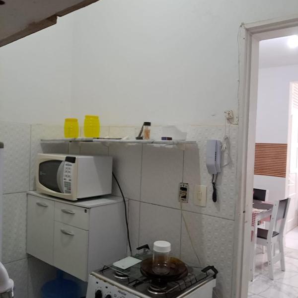 Ótimo apartamento quarto sala na Barra c ar condicionado - Foto 4