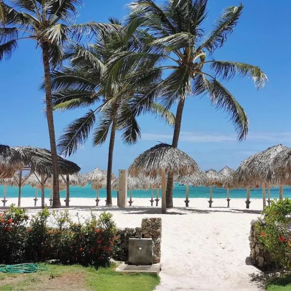 DUCASSI Suites ROOMS Hotel BEACH Playa Bavaro WiFi Parking ROOFTOP POOL & SPA, hotel a Punta Cana