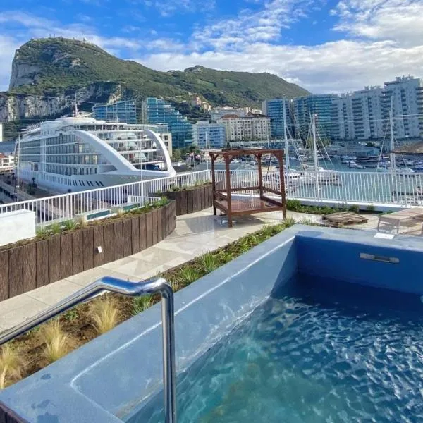 Luxury Resort Stay in Marina Club, Ocean Village, Gibraltar with Seafront Rock Views & Pools, hotel en Gibraltar